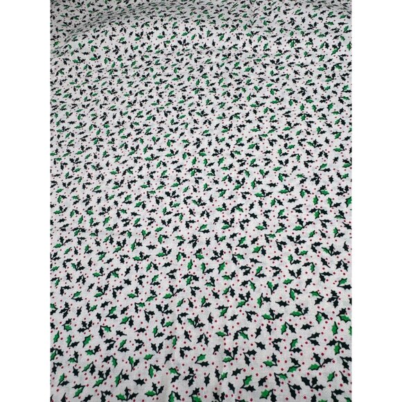Cotton Fabric Holly Berry Print Crafting Quilting Material 17" x 44" - Picture 1 of 8